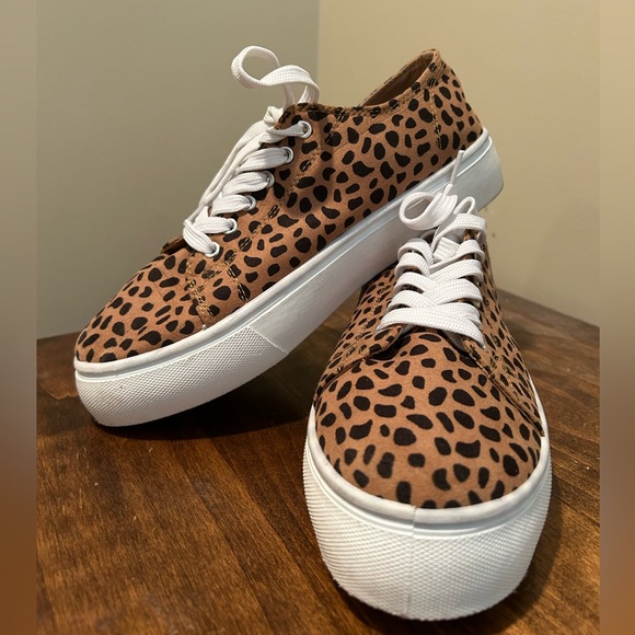 Bamboo Cheetah Print Platform Sneaker - Picture 1 of 4